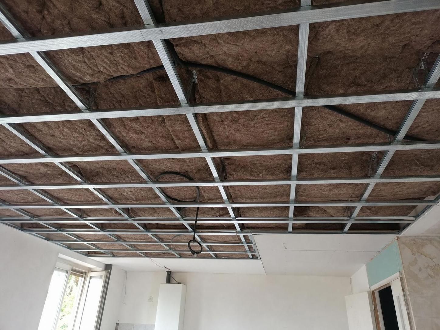 découvrez des méthodes efficaces pour améliorer l'isolation phonique de votre plafond et profiter d'un intérieur plus calme et confortable.
