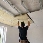 découvrez des méthodes efficaces pour améliorer l'isolation phonique de votre plafond et réduire les nuisances sonores chez vous.