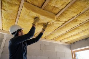 Comment bien isoler son plafond pour réduire les pertes de chaleur