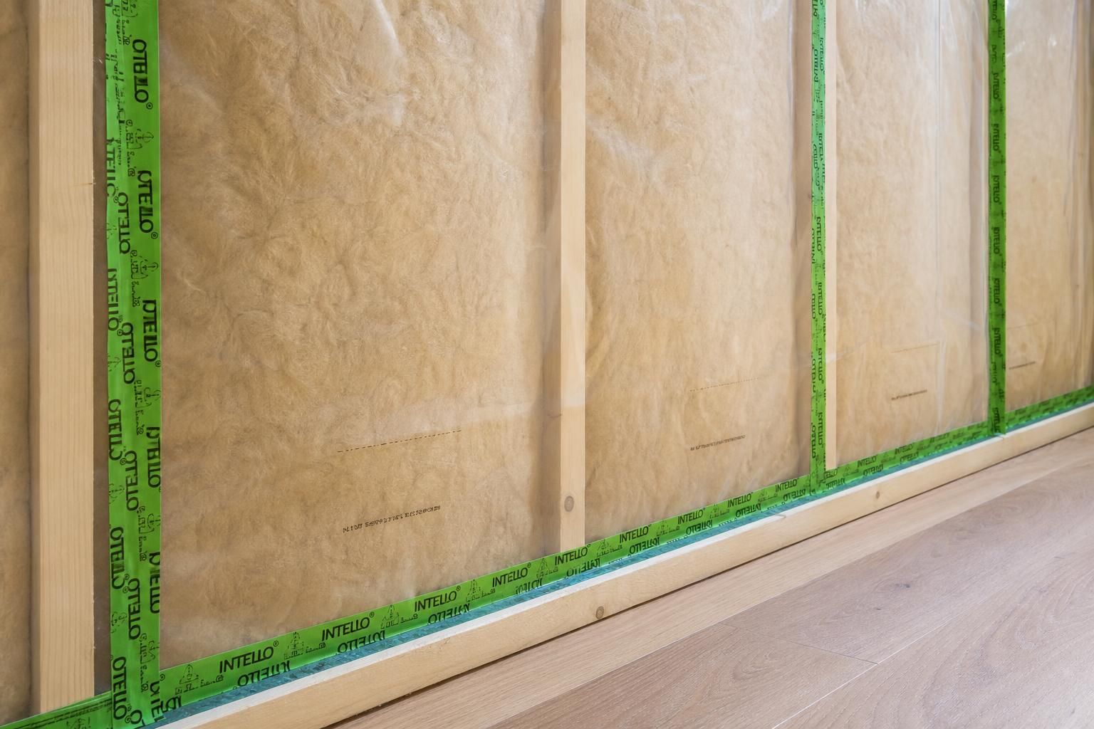 découvrez comment isoler un mur intérieur efficacement pour améliorer votre confort thermique et réduire vos factures d'énergie grâce à nos conseils pratiques.