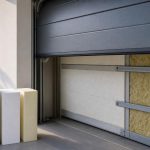 découvrez comment choisir le meilleur isolant pour votre porte de garage afin d'améliorer l'efficacité énergétique et le confort de votre espace.