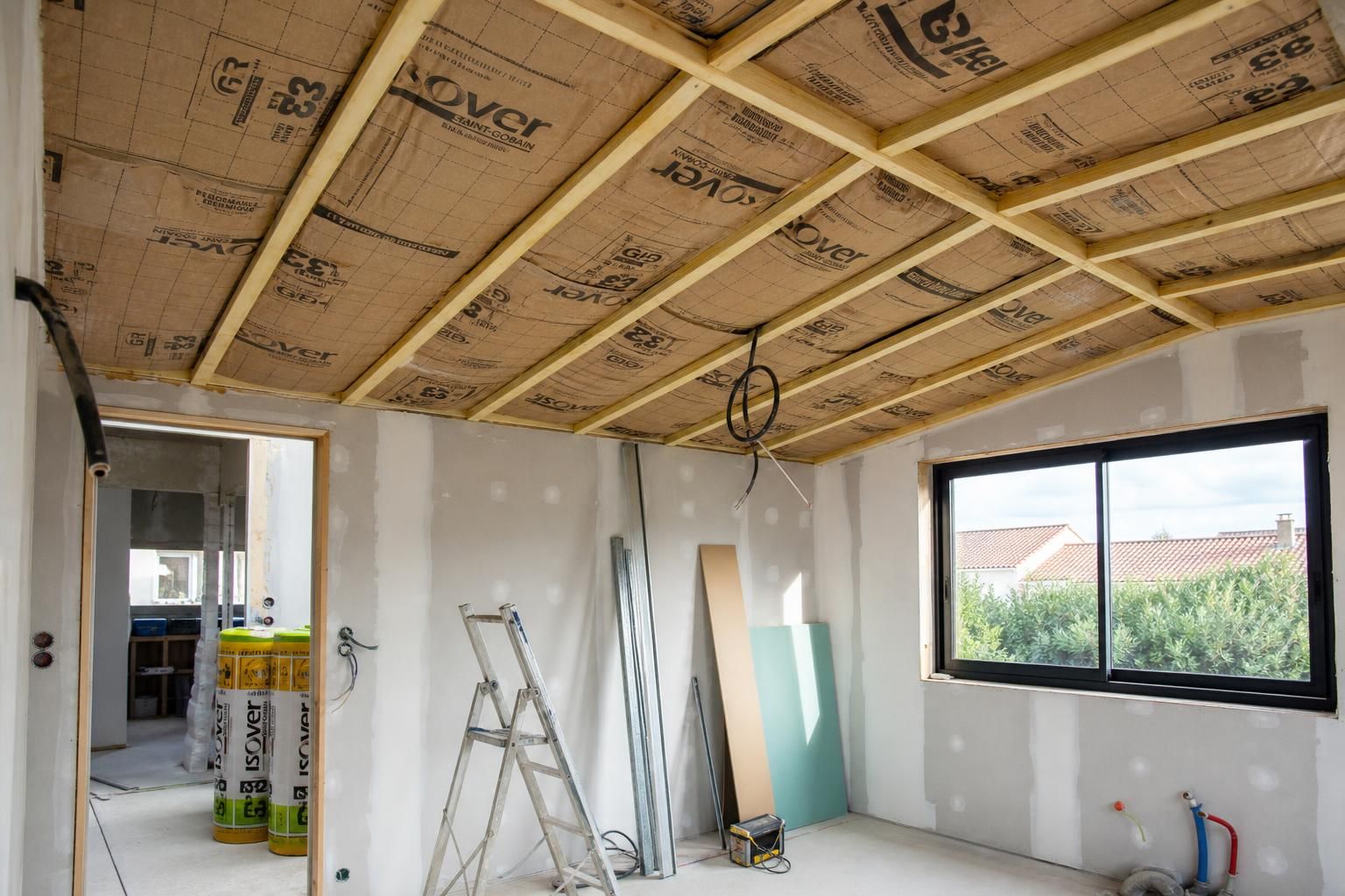 découvrez les meilleures méthodes d'isolation des plafonds pour améliorer le confort thermique de votre logement et réduire vos dépenses énergétiques.
