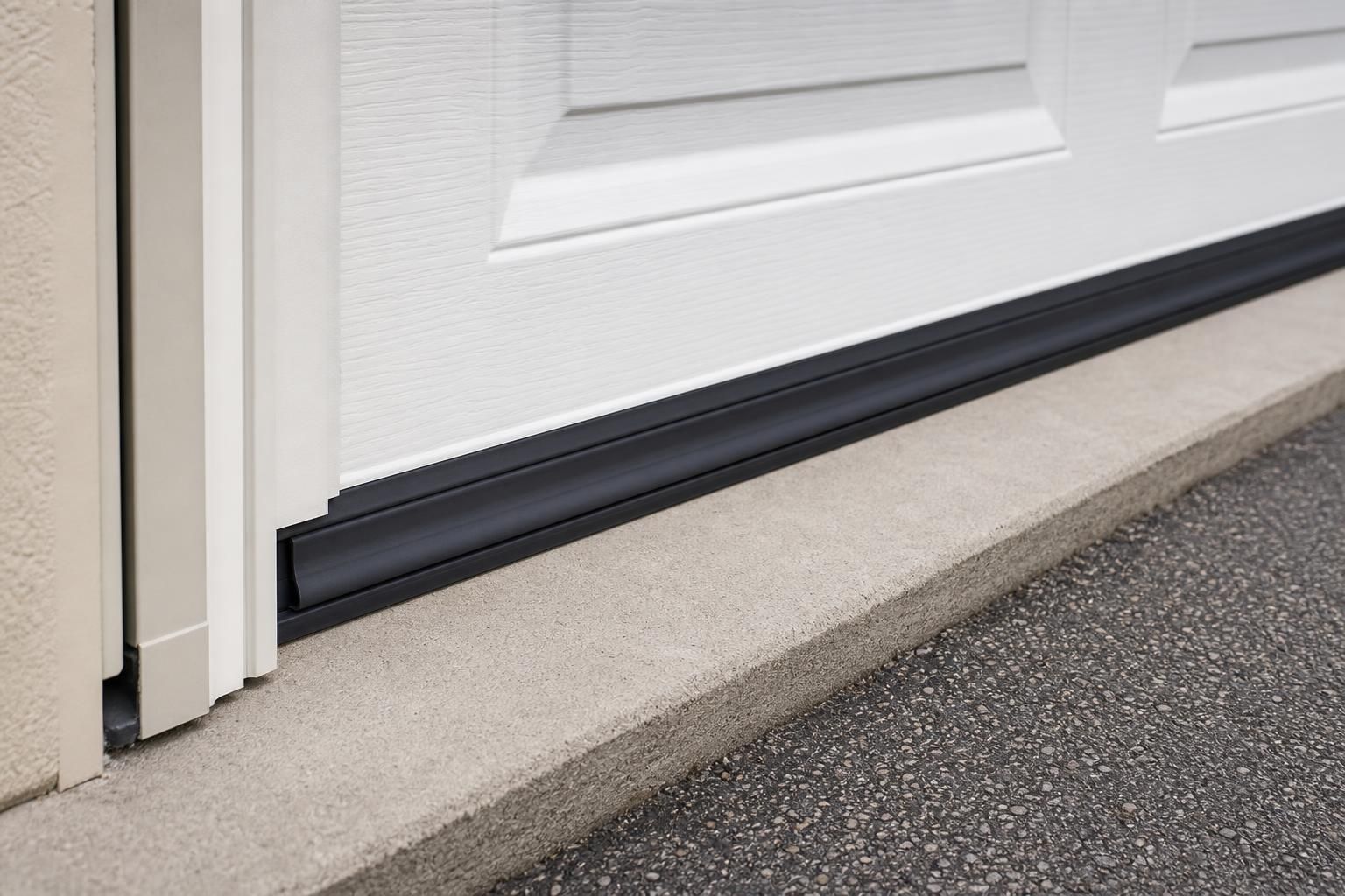 découvrez nos conseils pratiques et solutions efficaces pour isoler votre porte de garage, améliorer le confort thermique et réduire vos factures d'énergie.