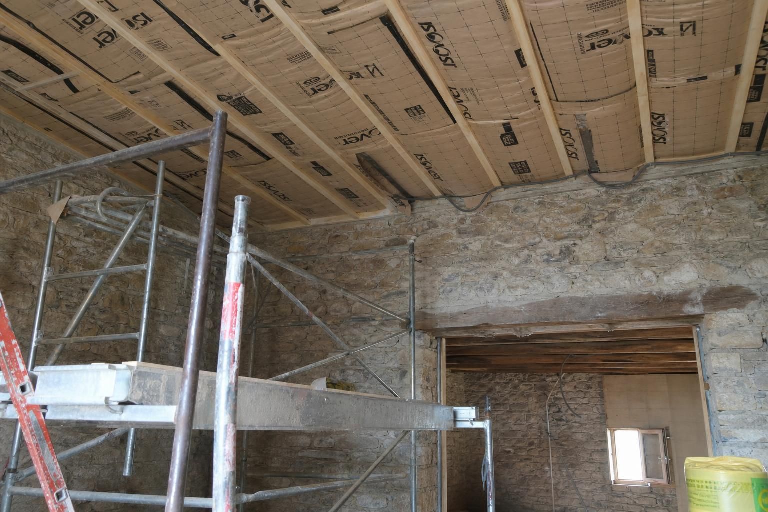 découvrez pourquoi isoler votre plafond est crucial pour réduire votre consommation d'énergie, améliorer le confort de votre maison et réaliser des économies sur vos factures de chauffage.