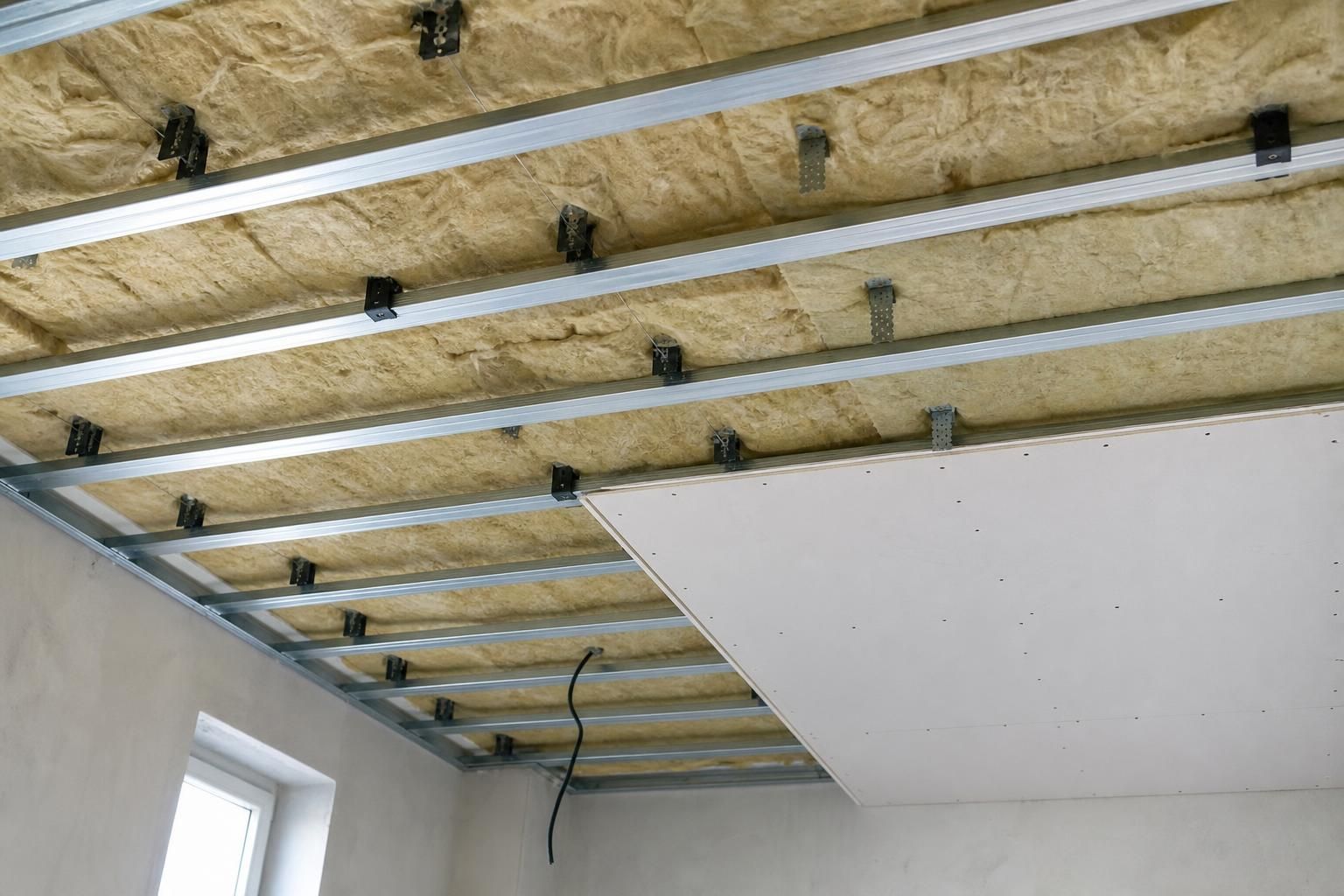 découvrez comment isoler efficacement votre plafond pour réduire les pertes de chaleur et améliorer la performance énergétique de votre maison.