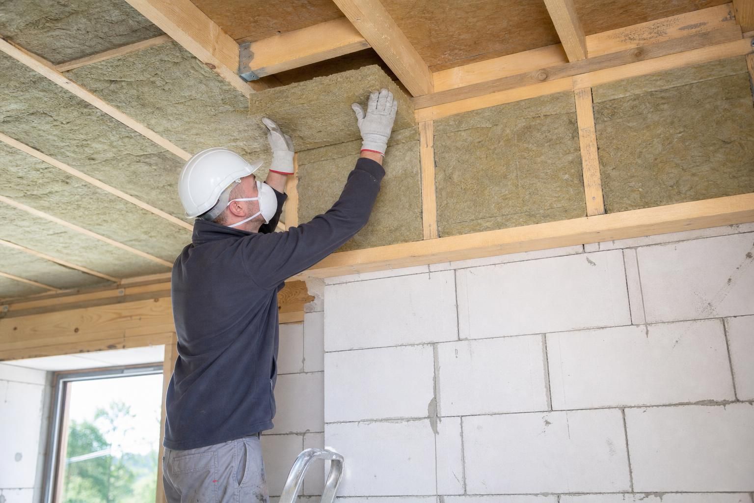 Comment isoler le plafond pour améliorer l’efficacité énergétique de votre maison