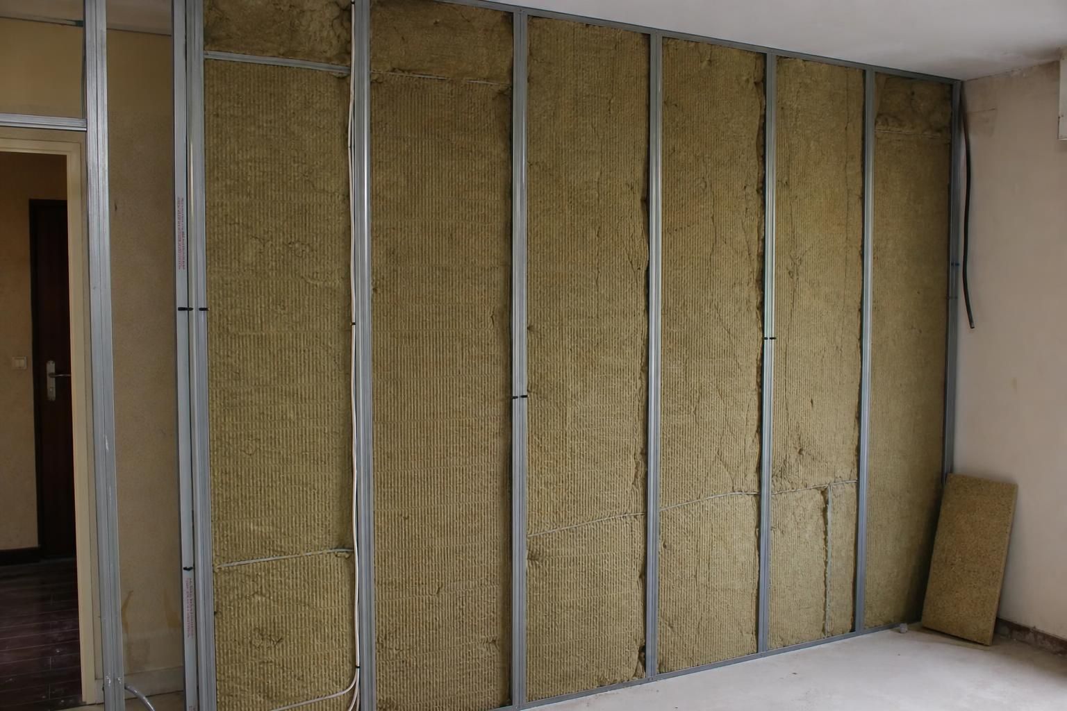 découvrez comment isoler un mur efficacement pour améliorer le confort thermique de votre maison, réduire vos factures d'énergie et créer un intérieur plus agréable toute l'année.