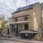 découvrez le prix moyen pour la rénovation d'une maison en 2026 et obtenez des conseils pour planifier votre budget efficacement.